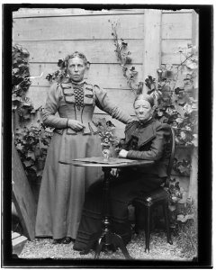 Christina Olie (1829-1910) en Aagje Olie (nicht) (1837-1923) (max res)