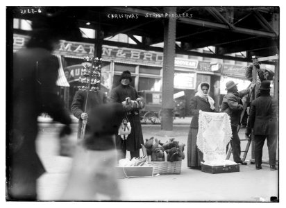 Christmas street peddlers LCCN2014688897