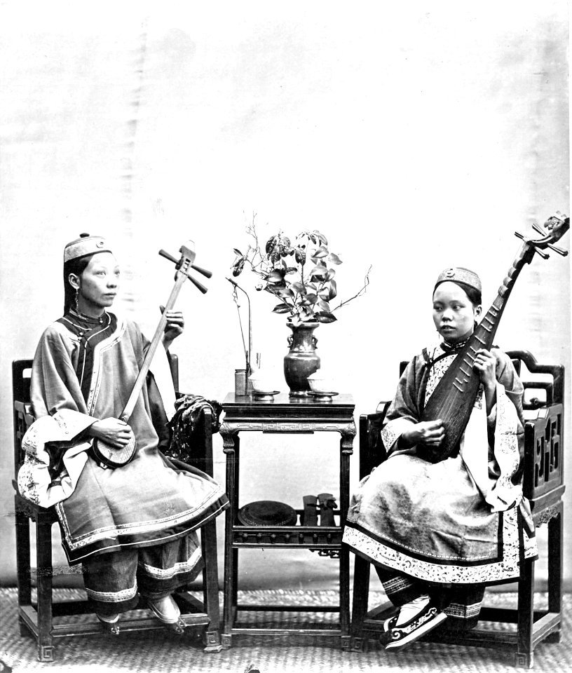 Chung-ang, Singing Women (near Sing Chang)