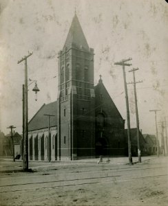 Church building, Chicago, early 20th century (NBY 569)
