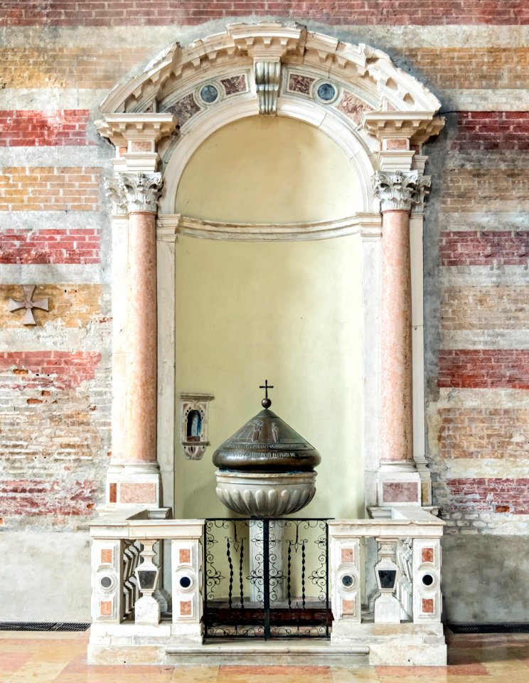 Church of the Eremitani (Padua) - Interior - The baptismal font