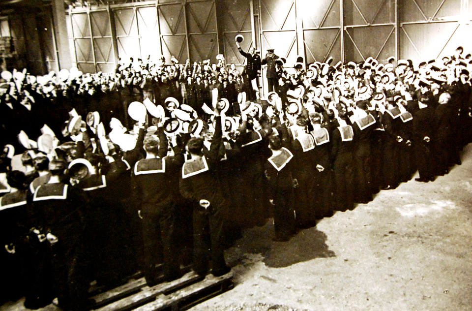 Churchill addressing military personnel during Casablanca Conference (24632564512)