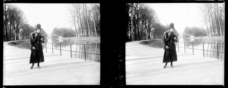 Châlons. 03-04-16. Mlle Raymonde Robain. Bords du canal - Fonds Berthelé - 49Fi1006
