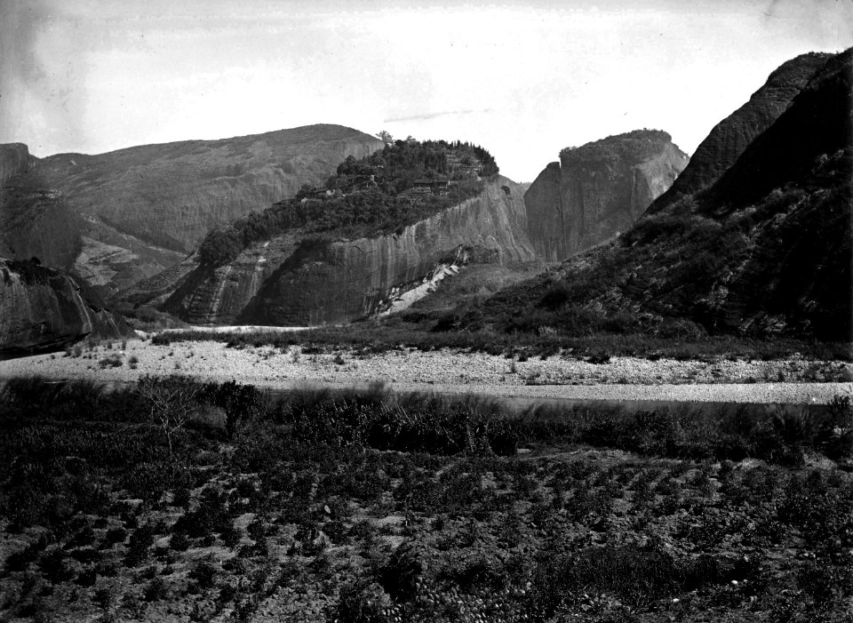 Cicy wall Precipice (near Sing Chang)