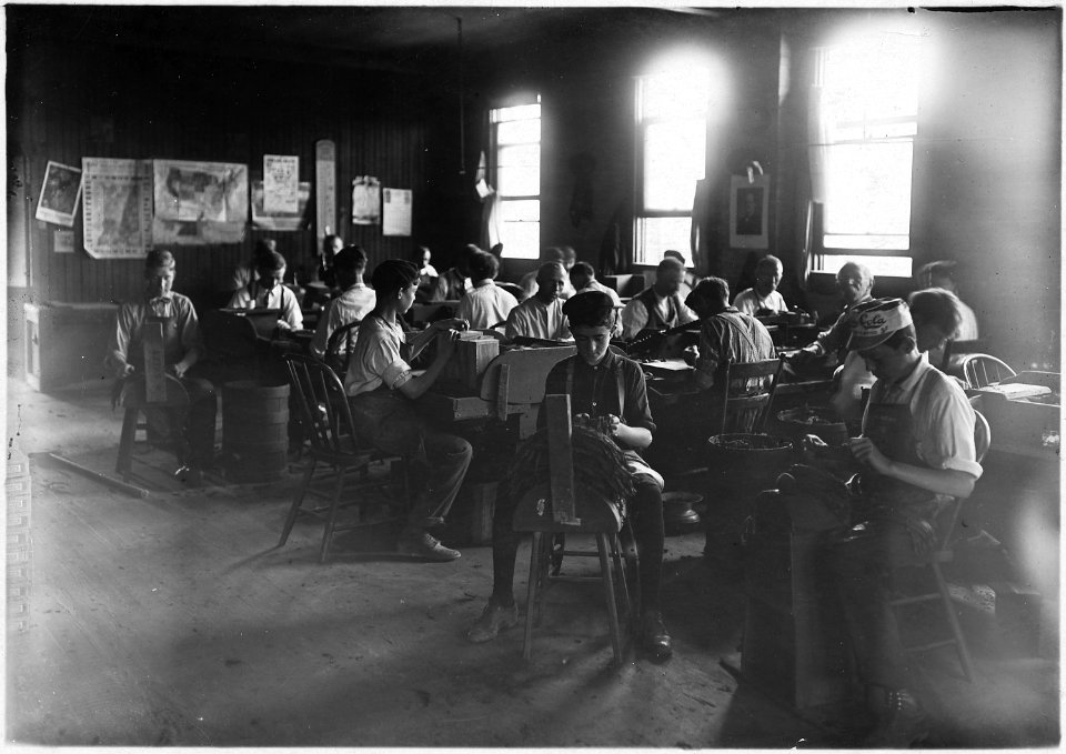 Cigar factory. Boys in foreground. Indianapolis, Ind. - NARA - 523076