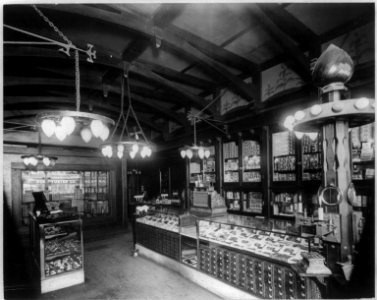 Cigar store - Buffalo - show room LCCN2007677142