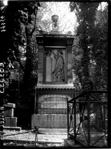Cimetière du Père Lachaise - la tombe de Cherubini (Btv1b9026283p f1)