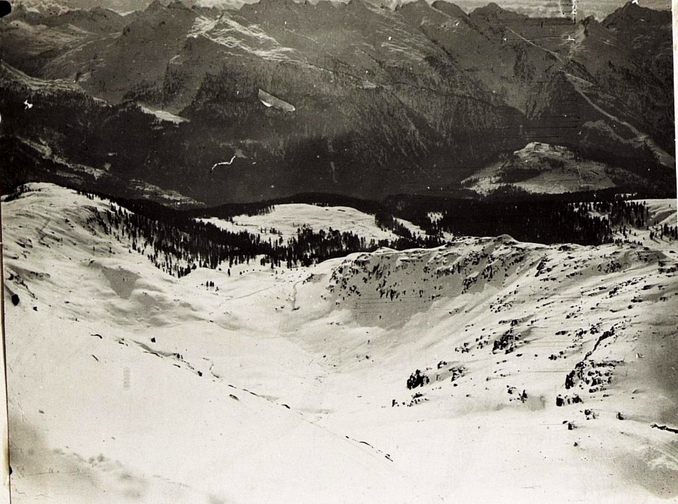 Cima di Bocche. Eigene Stellung auf der Höhe. Feindliche im Tale (BildID 15574458)