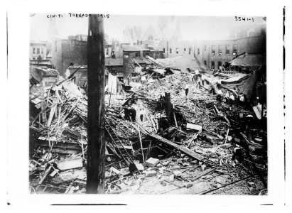 Cin'ti (i.e. Cincinnati) Tornado, 1915 LCCN2014699407