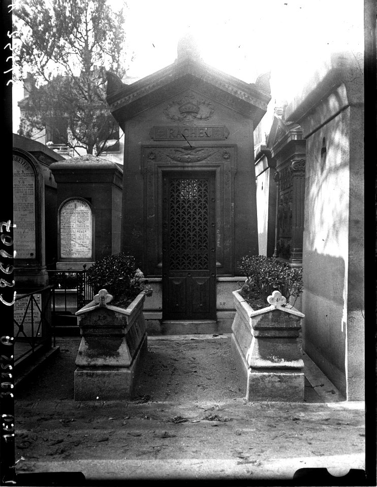 Cimetière du Père Lachaise - la tombe de Rachel (Btv1b9026280f f1)