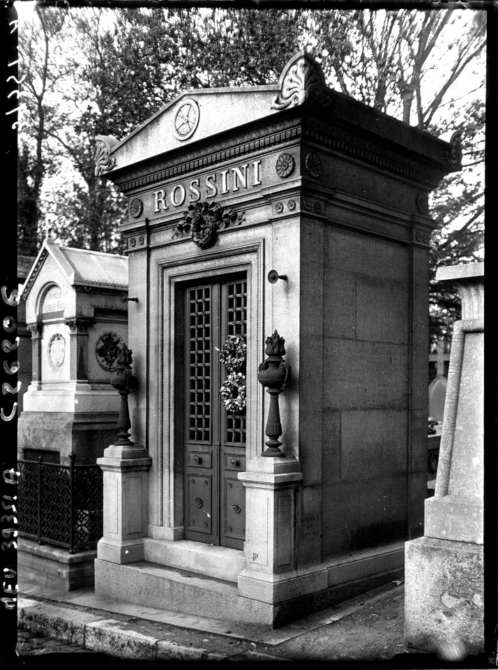 Cimetière du Père Lachaise - la tombe de Rossini (Btv1b9026278c f1)