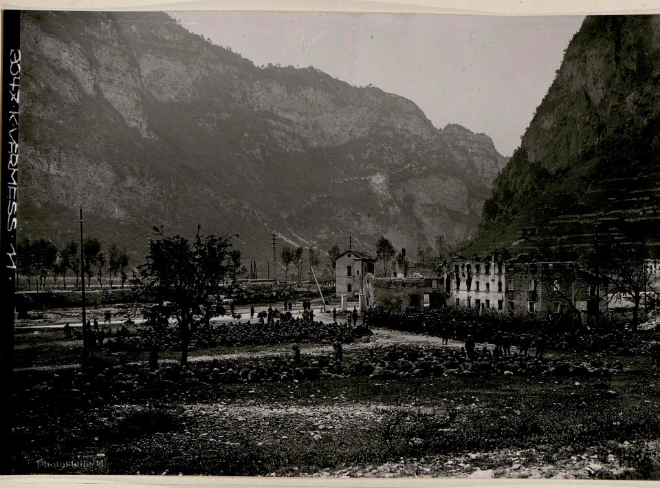 Cismon. Gefangene Italiener aus der Offensive vom Juni 1918 (BildID 15737777)