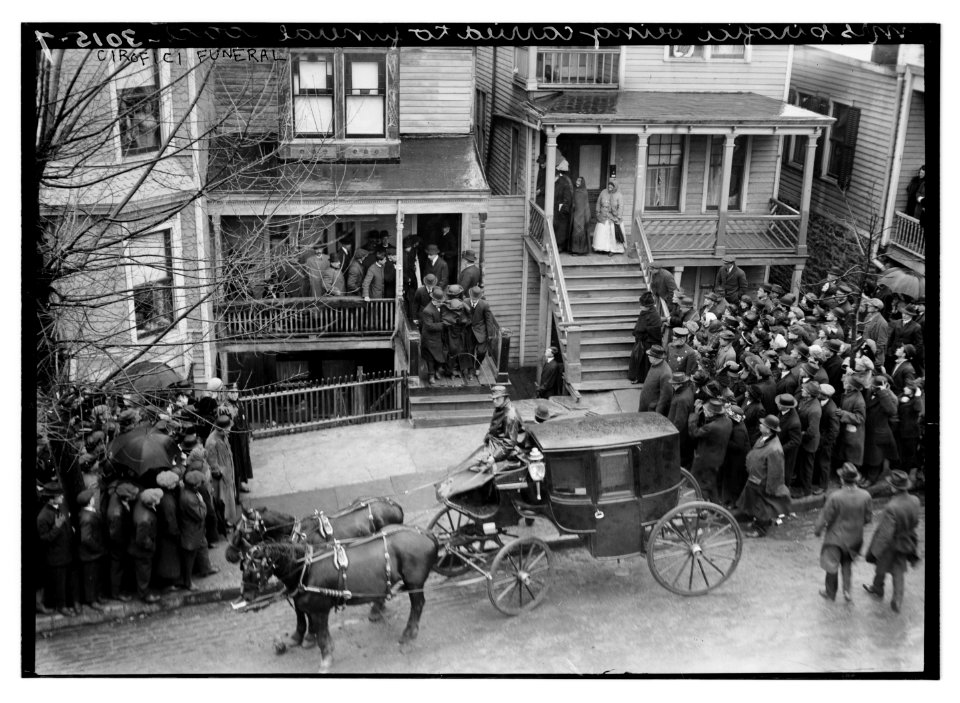 Cirofici Funeral LCCN2014695548