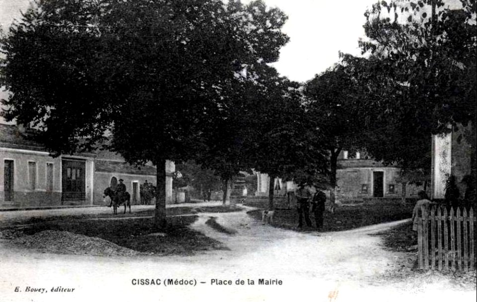 Cissac - Place de la Mairie 3