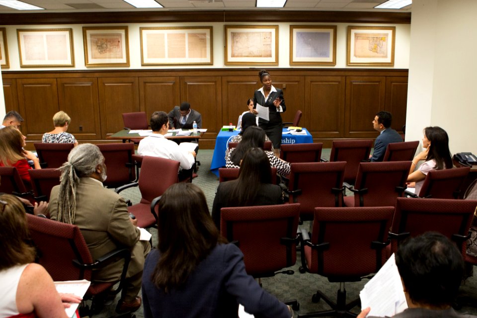 Citizenship ceremony NARA 20150917-01-015 (21510454582)
