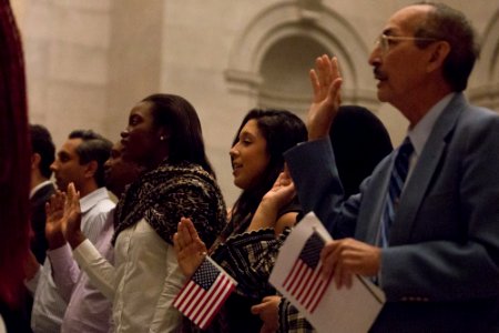 Citizenship ceremony NARA 20150917-01-060 (21521622925)