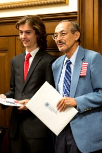 Citizenship ceremony NARA 20150917-01-026 (21333550150)
