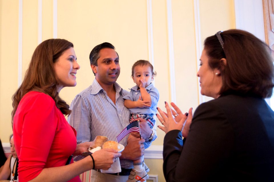 Citizenship ceremony NARA 20150917-01-120 (21334672849)