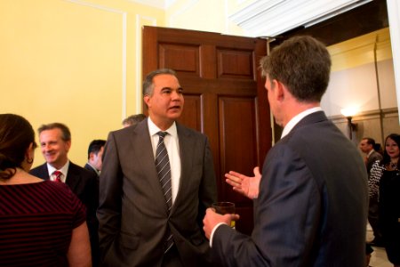 Citizenship ceremony NARA 20150917-01-127 (21495415526)