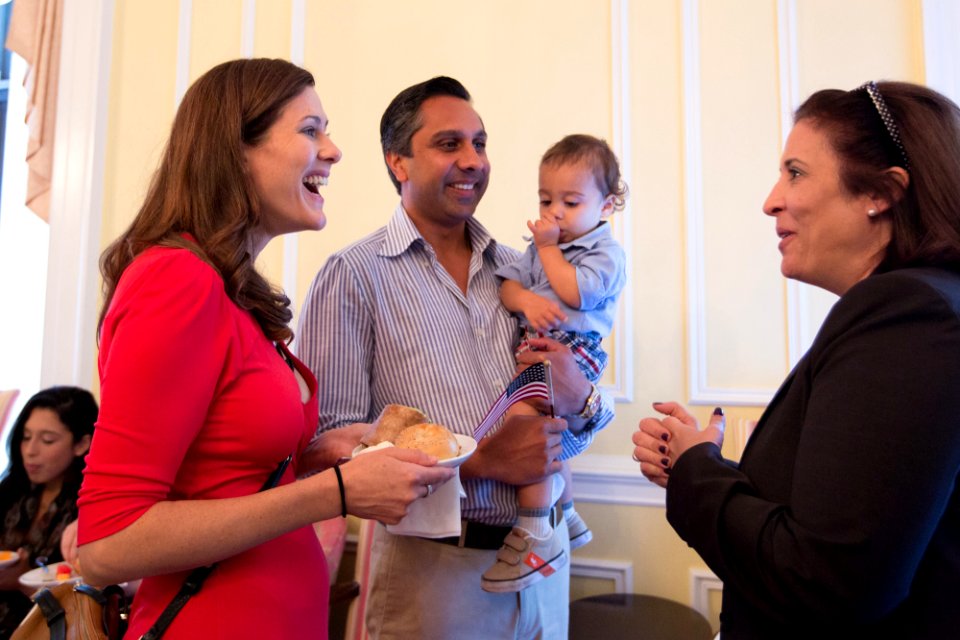 Citizenship ceremony NARA 20150917-01-121 (21530310141)