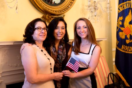 Citizenship ceremony NARA 20150917-01-135 (21510490182)