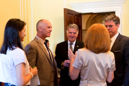 Citizenship ceremony NARA 20150917-01-133 (21334715049)