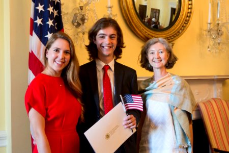 Citizenship ceremony NARA 20150917-01-153 (21333586730)