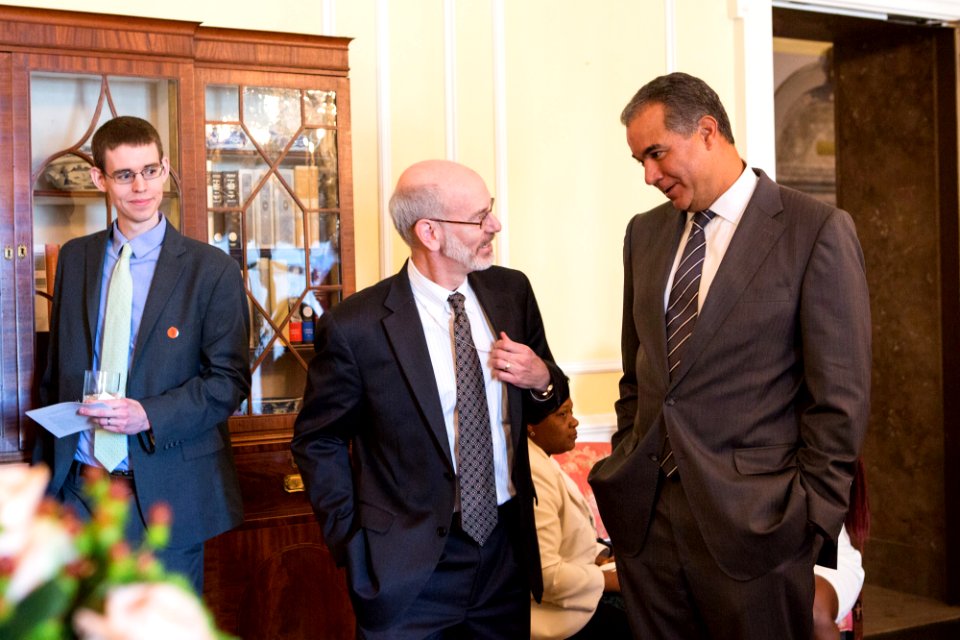 Citizenship ceremony NARA 20150917-01-138 (21530270951)