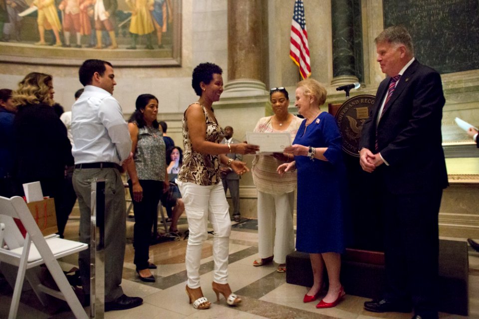 Citizenship ceremony Nara 20160914-01-115 (29468091354)
