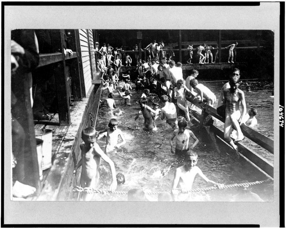 City children-in free bath at the Battery, New York City LCCN92503575