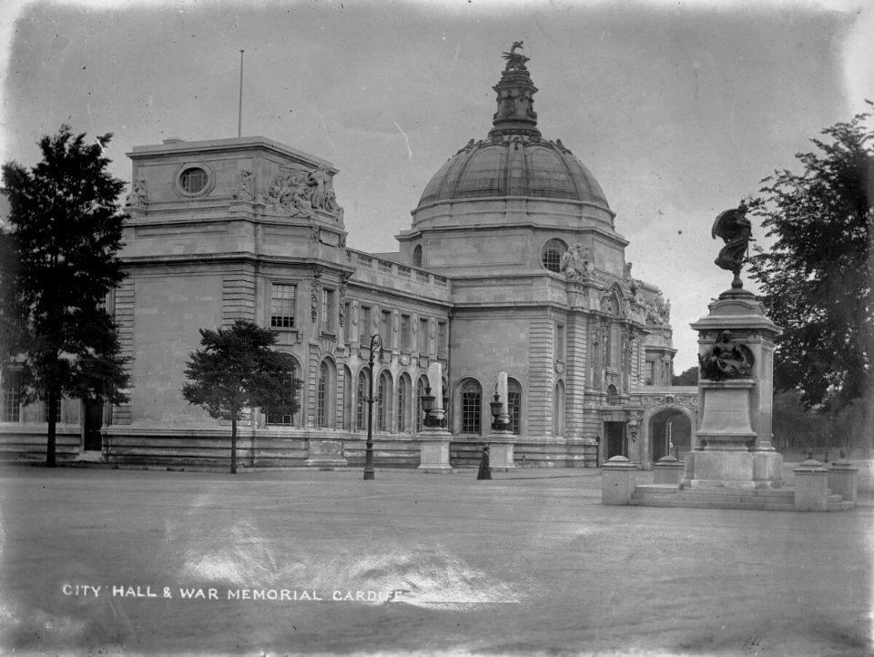 City Hall & War Memorial, Cardiff (4641306)