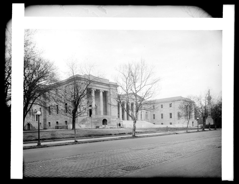 City Hall Court House, Apr. 18, 1919 LCCN2016852873