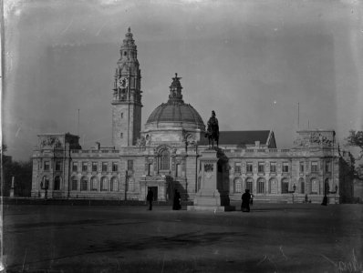 City Hall, Cardiff (4641605) photo