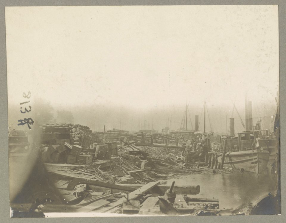 City Point, Va., unloading stores for Army of Potomac LCCN2012649545