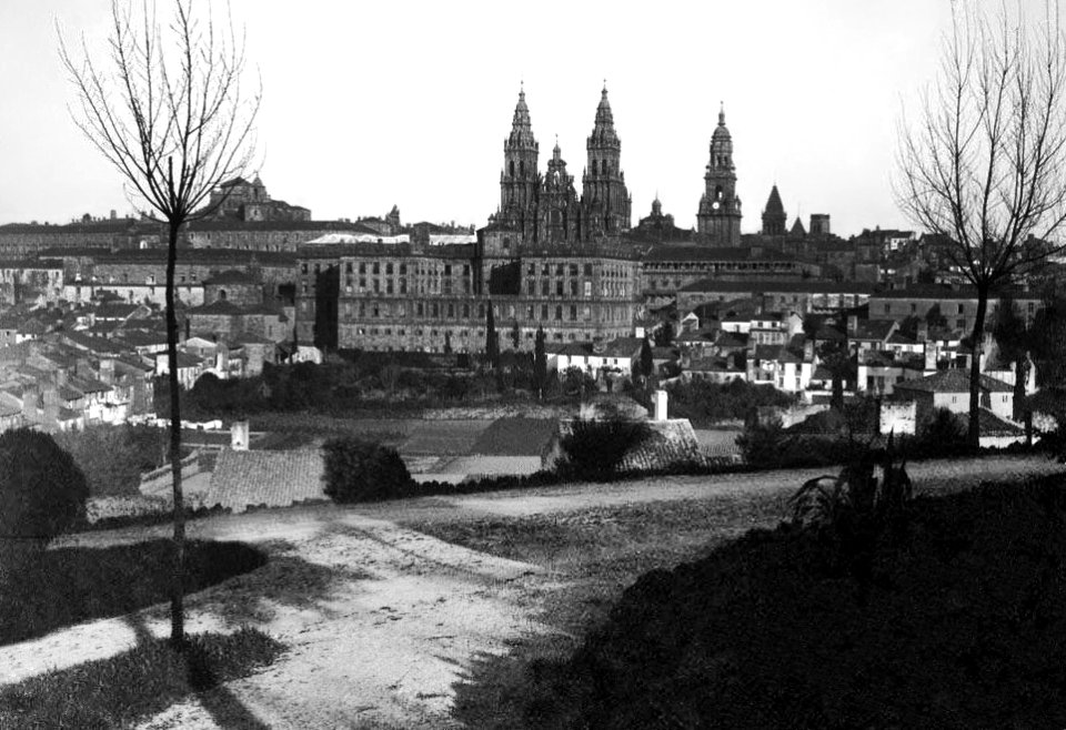 Ciutat de Santiago de Compostel·la amb la catedral al fons Restored