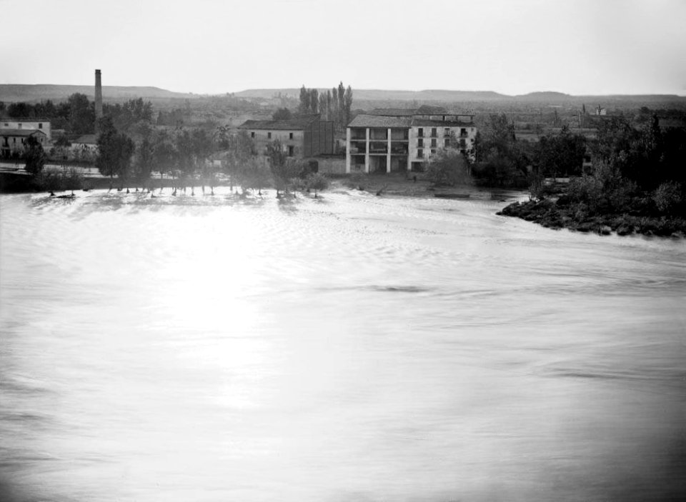 Ciutat de Lleida inundada per la crescuda del riu Segre Restored