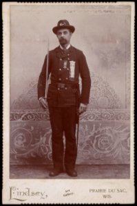 Civil War veteran U.D. Wood of G.A.R. L.T. Park Post no. 184, Black Earth, Wisconsin in uniform with sword) - Lindsey, Art Gallery. Prairie du Sac, Wis LCCN2017660645
