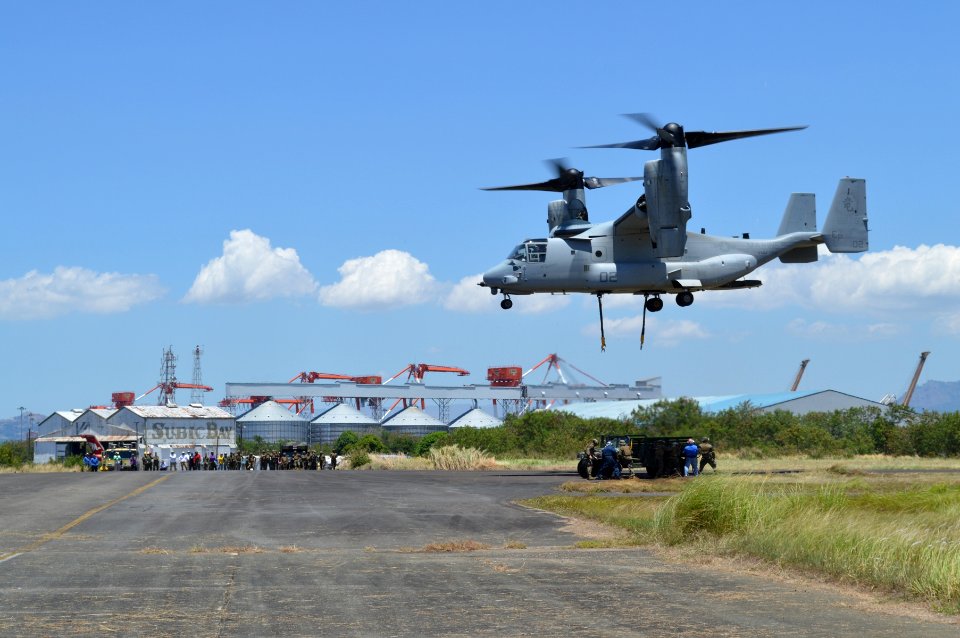 Civillian mariners train with Marines. (8641410194)