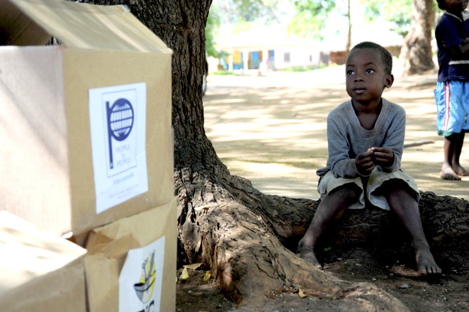 CJTF-HOA service members give supplies to African locals DVIDS222054