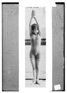 Claire Farry diving LCCN2014693958