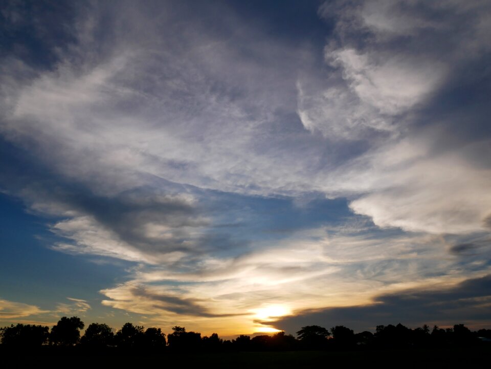 Sunny sunset cloud
