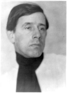 Clarence H. White, head-and-shoulders portrait, facing slightly right, wearing scarf LCCN98503601