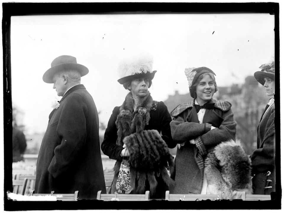 CLARK, GENEVIEVE. MARRIED JAMES THOMSON, 1915. WITH CHAMP CLARK AND MRS. CLARK LCCN2016863603