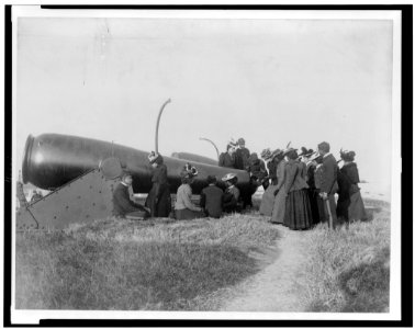 Class from Hampton Institute, Hampton, Va., looking at cannon at Fort Monroe LCCN97503216 photo