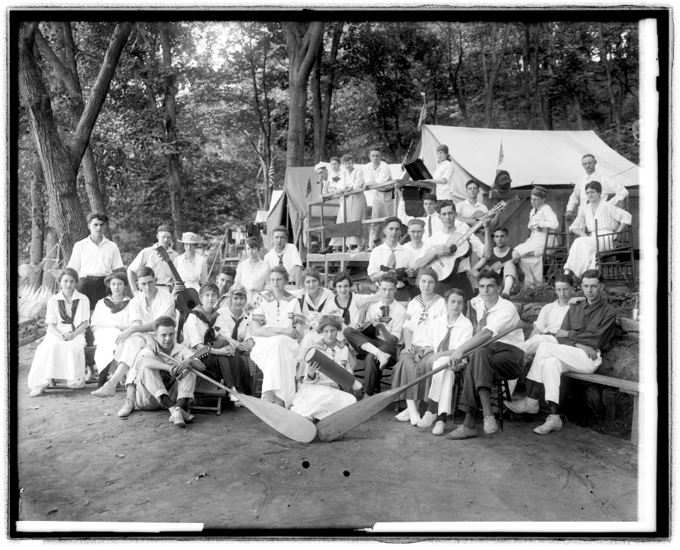Classy Camp group, 1915 LCCN2016852755