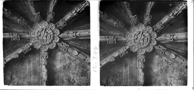 Clau i altres elements gòtics al sostre de la catedral vella de Lleida