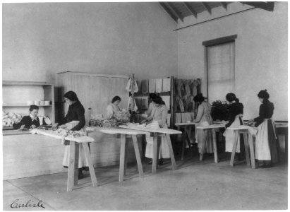 Classroom scenes at Carlisle, Pa., Indian School. Ironing; women students LCCN2006675680