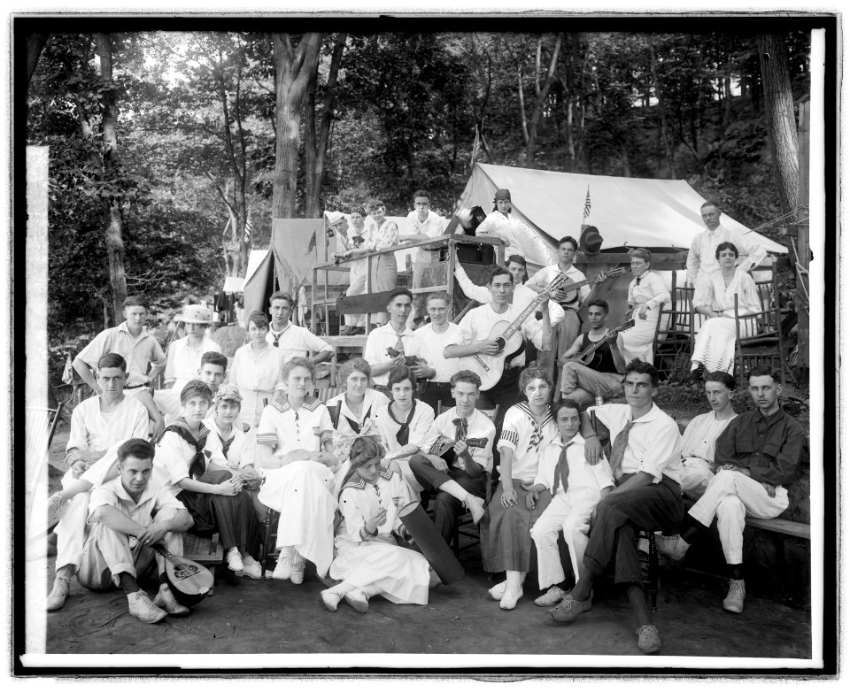 Classy Camp group, 1915 LCCN2016852756