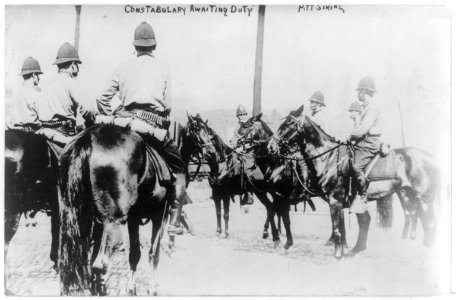 Constabulary awaiting duty - Pitt. Strike (coal miners) LCCN2001704452