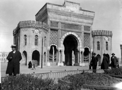 Constantinople. Entrance to War Ministry LOC matpc.15145